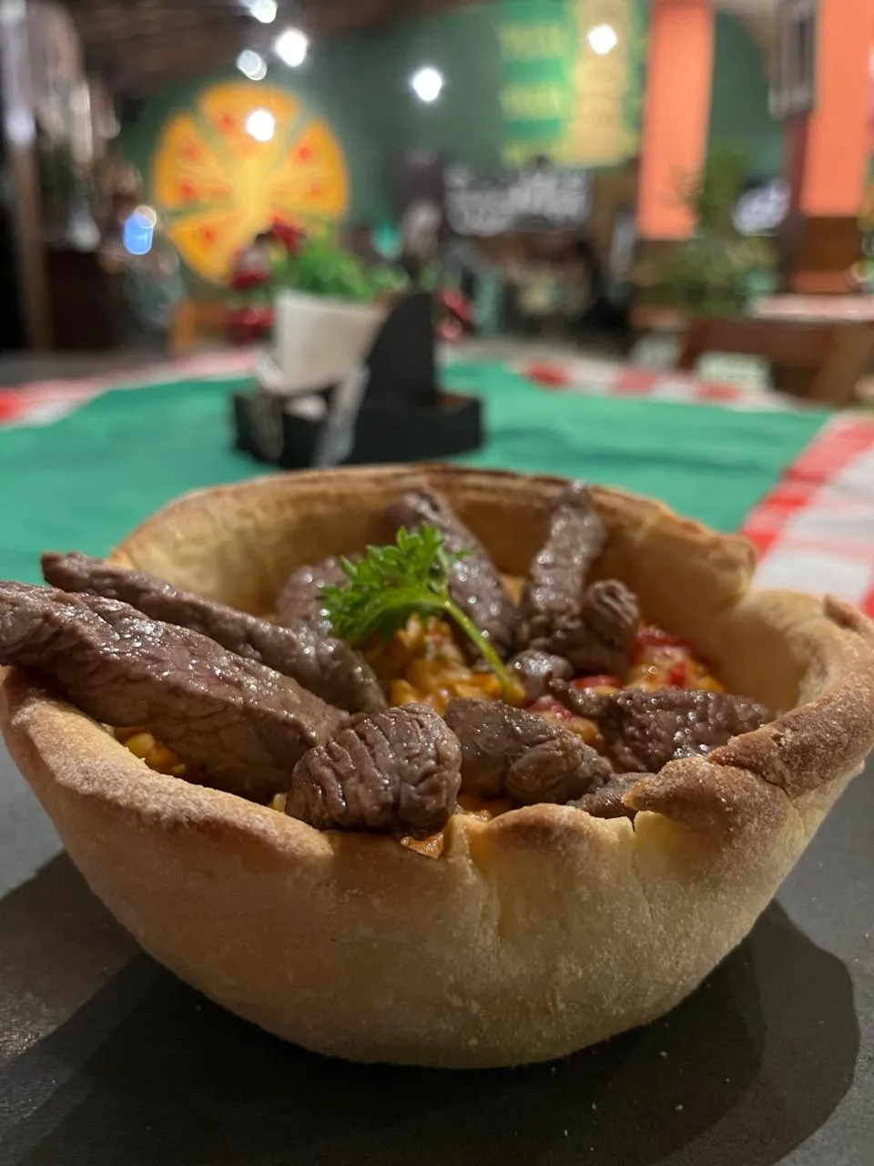 Risoni de beterraba e camarões ao poró da Casa Piatto