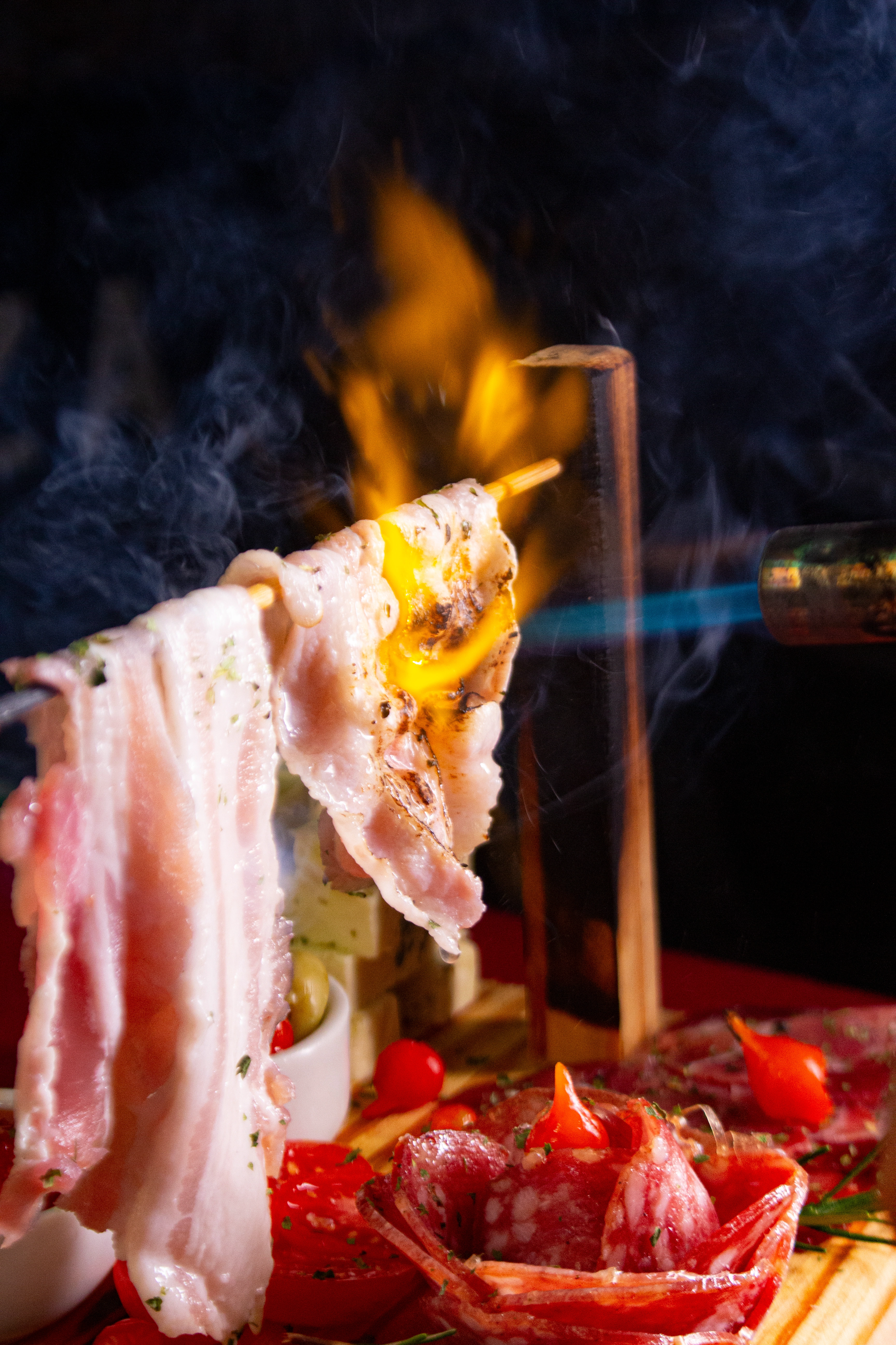 Varal de queijo e frios flambado da Casa Piatto
